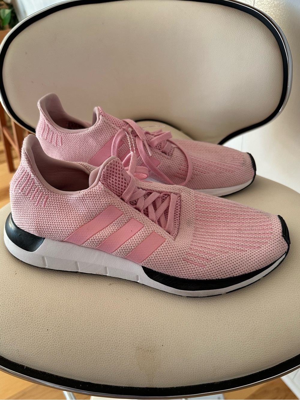 NWT iconic Adidas soft mesh pink trainers sneakers tennis shoes 11